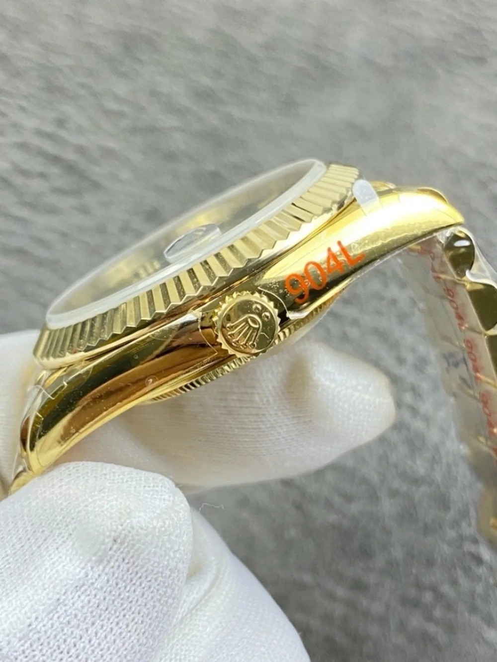 Rolex Day-Date 40 Green Roman Yellow Gold